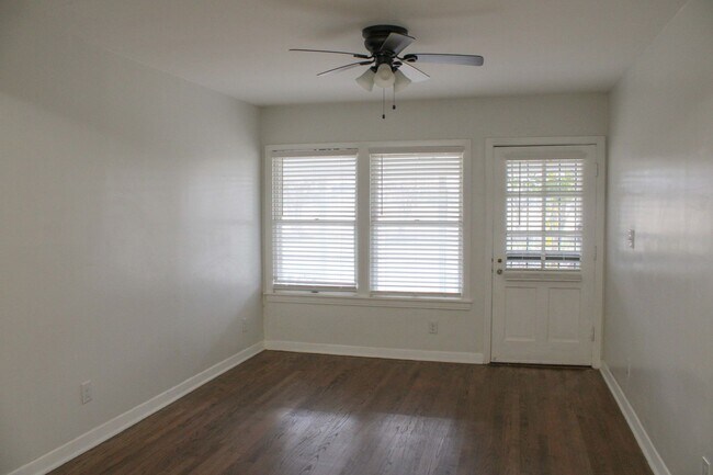 Foto del edificio - 2825-2827 W Woodlawn Ave