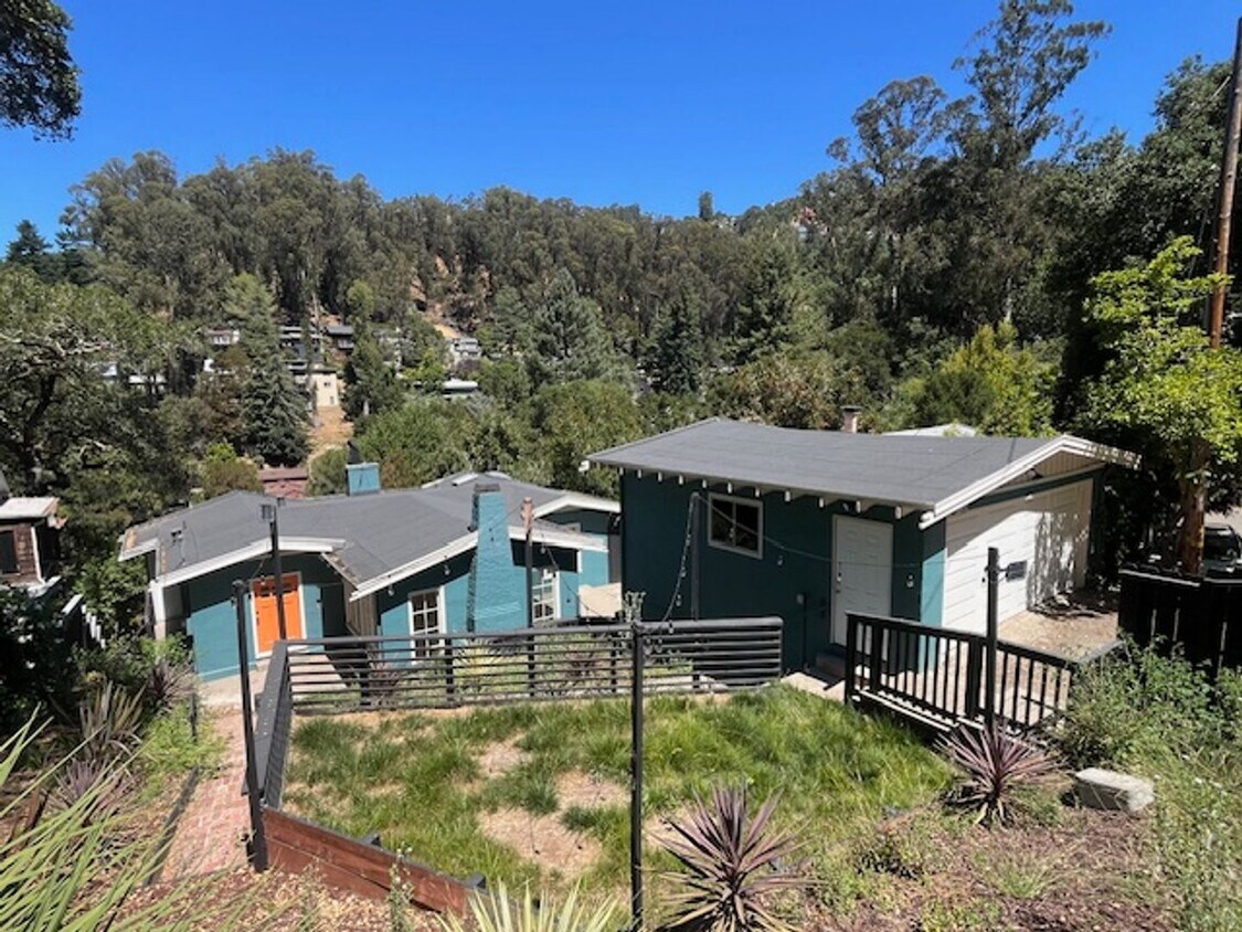 Primary Photo - Renovated 5 Bedroom Home Near Montclair Vi...