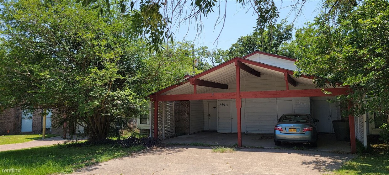 Primary Photo - 2 br, 2 bath Duplex - 2910 Forest Bnd