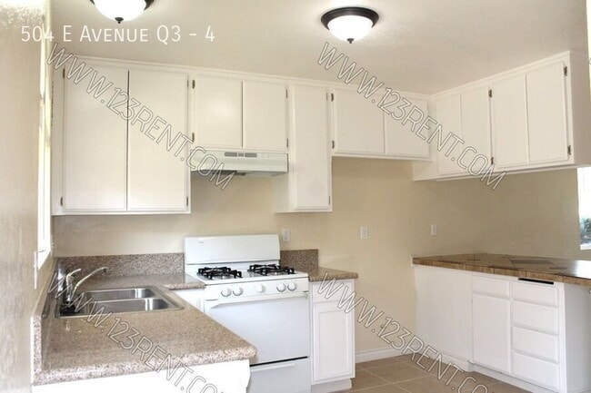 Foto del edificio - 504 E Ave Q3