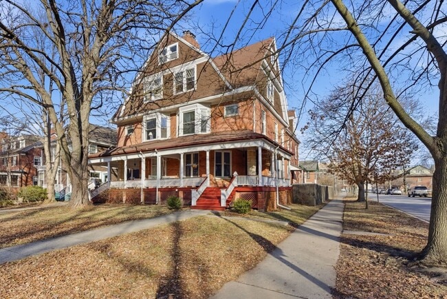 Building Photo - 2001 Orrington Ave