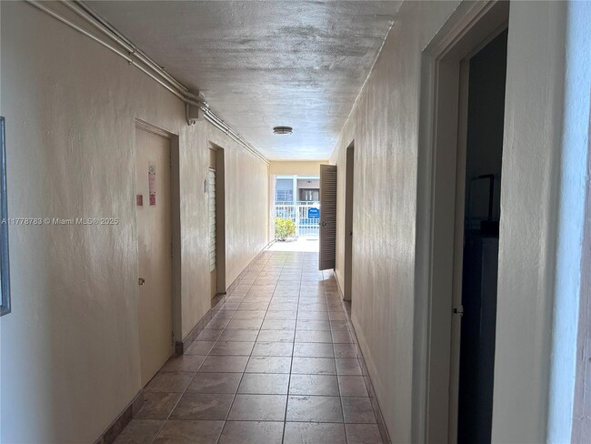 Foto del edificio - 2081 S Ocean Dr