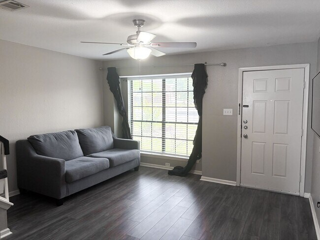 Foto del edificio - 1009 Markham Ln