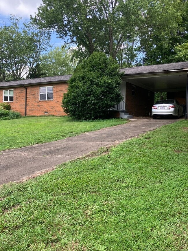 Photo - West Knoxville 37909 - 2 bedroom Duplex(half) in desirable West Knoxville - Inquire by Text or em... House