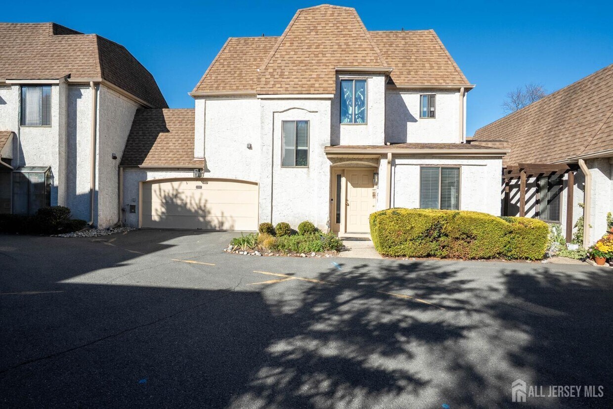 Foto principal - 58 Park Gate Dr