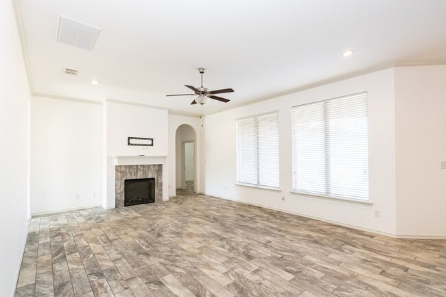 Foto del edificio - 9610 Kline Ave