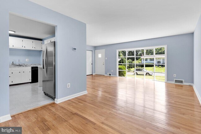 Foto del edificio - 6306 Charnwood St