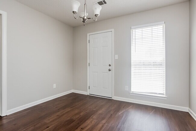 Building Photo - 1077 Meadow Glen Cir