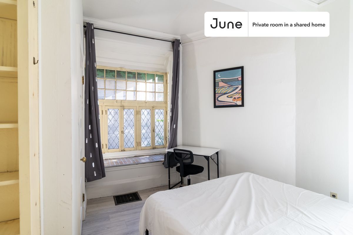 Room in Shared 4 bed/1.5 bath home - Room in Shared 4 bed/1.5 bath home