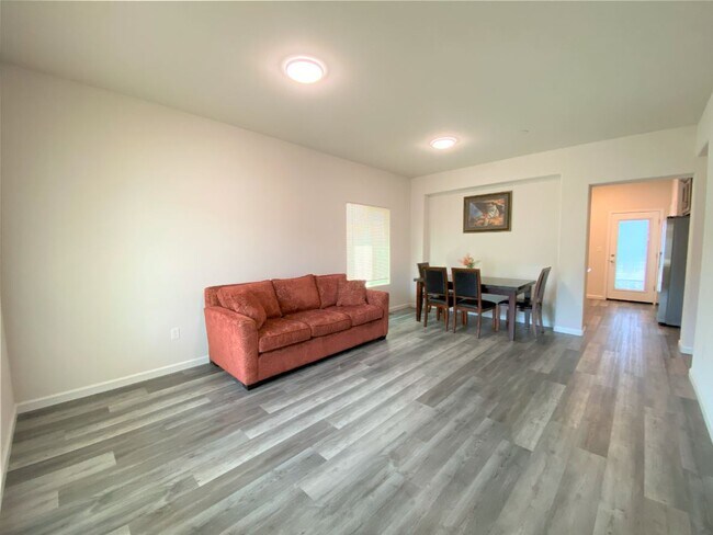 Building Photo - 553 Barcelona Ct