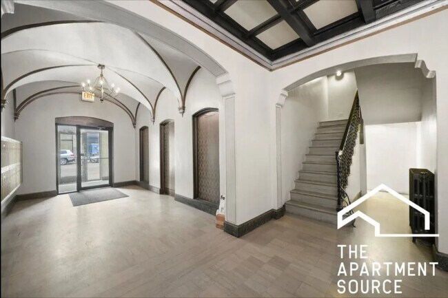 Foto del edificio - 2783 N Milwaukee Ave