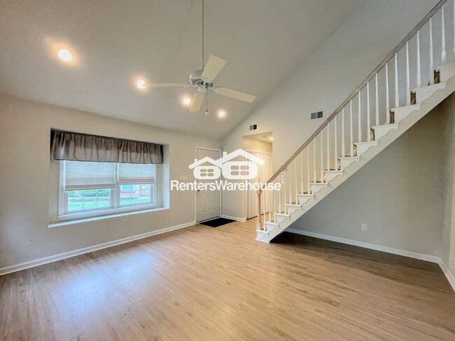 Building Photo - 1305 Quail C