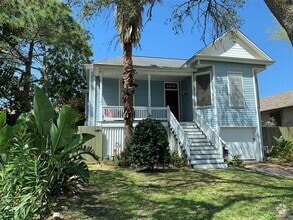 Building Photo - 4408 Avenue S 1/2