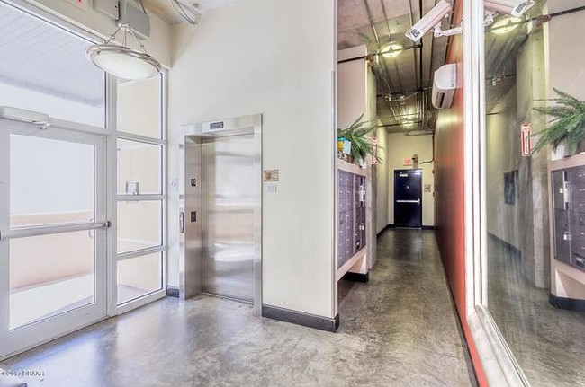 Lobby - 208 Wall St
