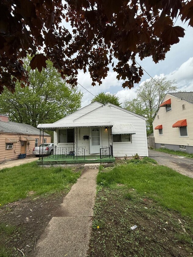 Foto principal - Section 8 Accepted! Newly Renovated 3-Bedr...