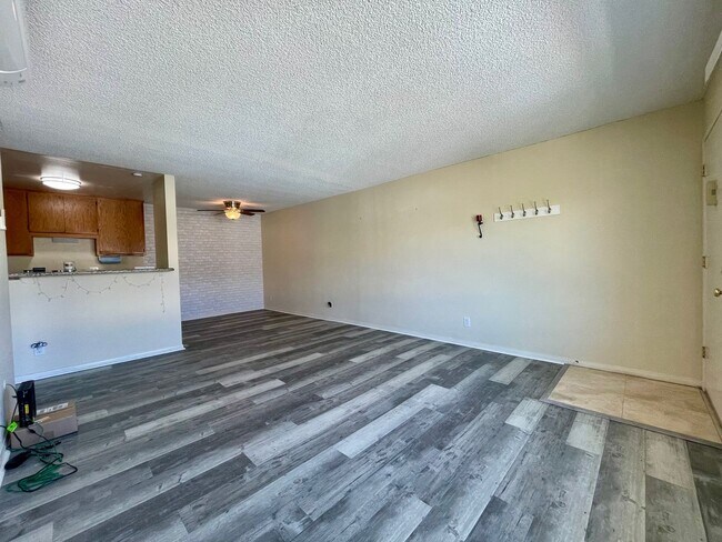 Foto del edificio - 12716 Lakeshore Dr