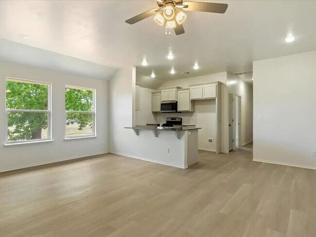 Foto del edificio - Move-In Ready 2-Bed Home in Lawton w/ Garage
