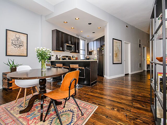 Building Photo - 401 N Milwaukee Ave, Chicago, IL, 60654 #3