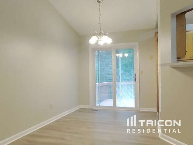 Foto del edificio - 327 Remington Ln