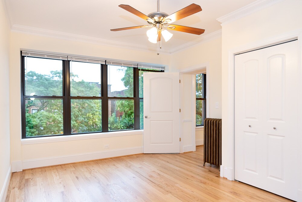 Living Room - 1259 W Loyola Ave