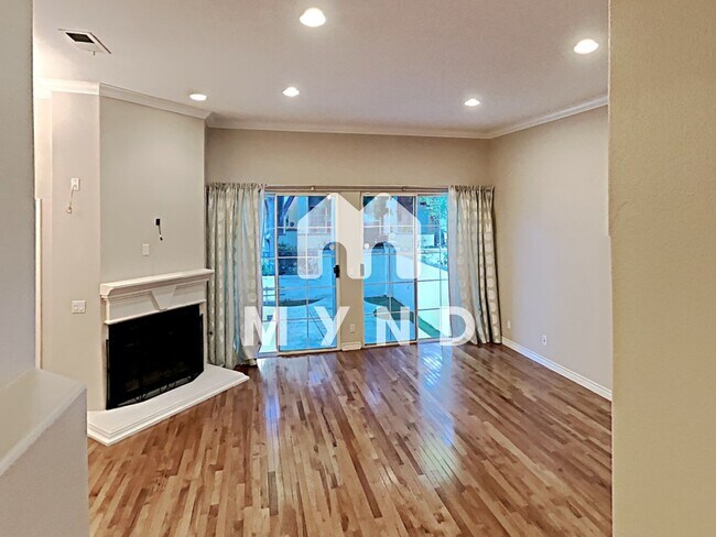 Foto del edificio - 5117 Renaissance Ave Unit C