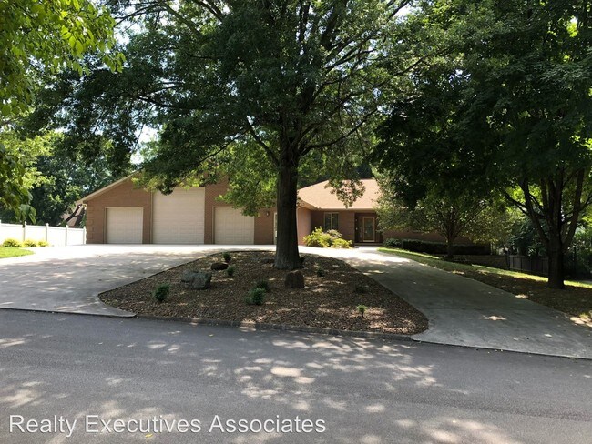 Building Photo - 3 br, 3.5 bath House - 9637 Briarwood Drive