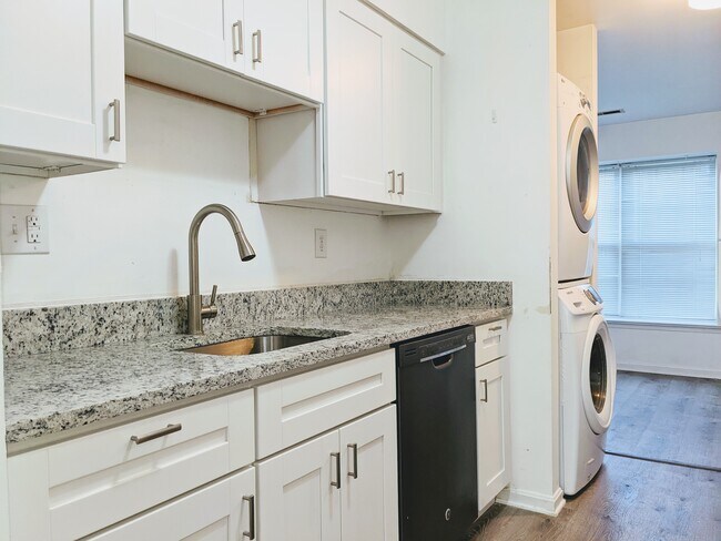 Building Photo - 5816 Burke Manor Ct