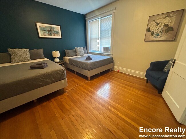 Building Photo - 22 Euston St