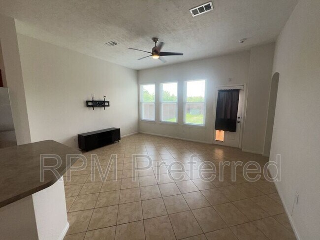 Foto del edificio - 3443 Rainshore Dr