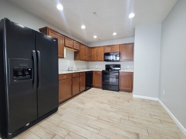 Foto del edificio - 70 Oak St Ext