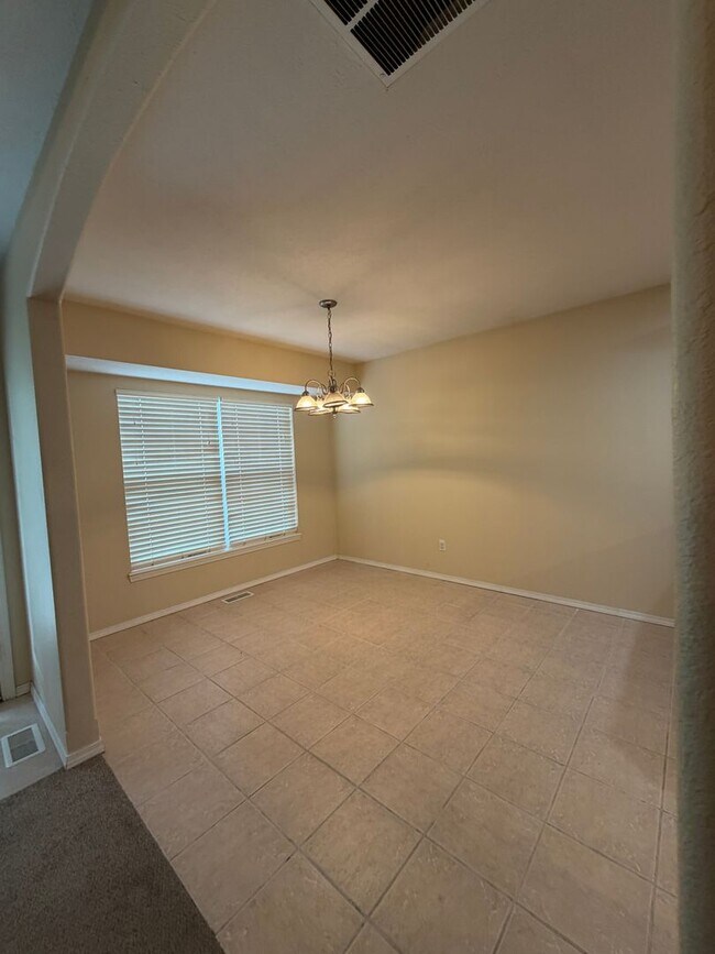 Foto del edificio - 985 W Linwood Ave
