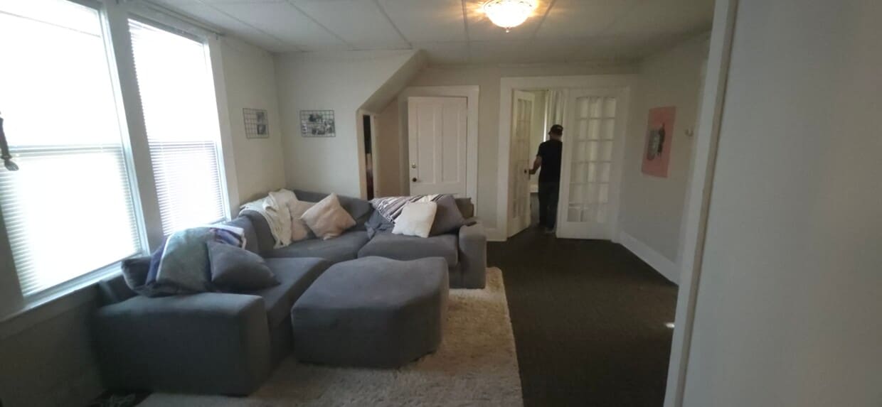 Primary Photo - 409 Lakeway Dr