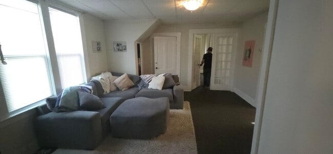 Building Photo - 409 Lakeway Dr