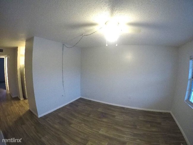Building Photo - 4810 busch Blvd