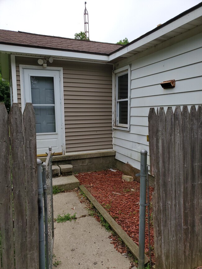 Foto del edificio - 3148 Gracelawn Ave