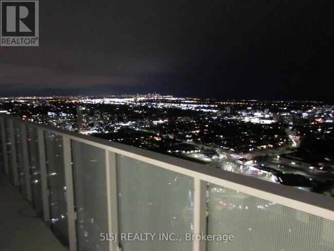 Photo du bâtiment - 3883-3883 Quartz Rd