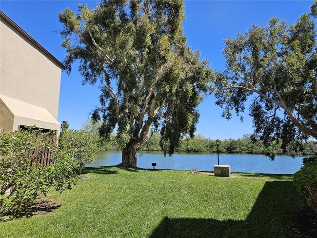 Foto del edificio - 770 Village Lake Terrace