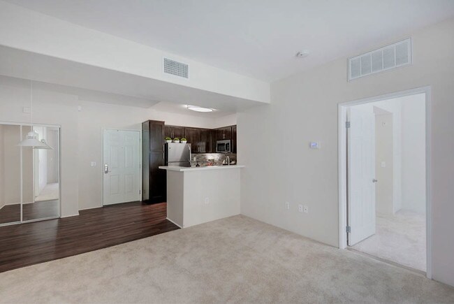 Foto del edificio - 5750 W Centinela Ave