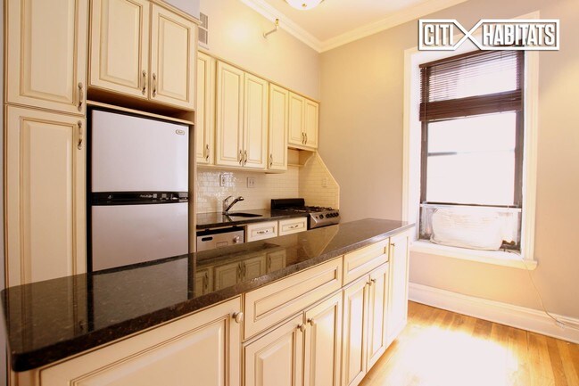 Building Photo - 30 EAST 95TH STREET
