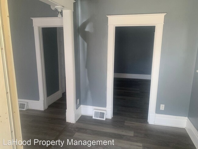 Building Photo - 3 br, 1 bath House - 315 E Maywood Ave