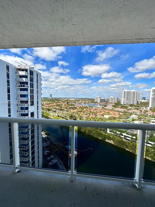 Foto del edificio - 20515 E Country Club Dr