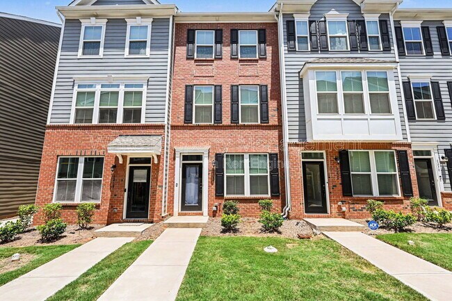 Building Photo - 6222 Cleburne Ct