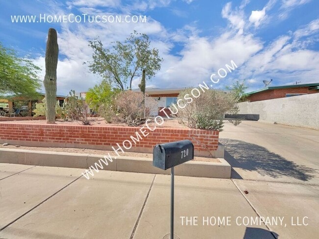 Building Photo - 720 W Alturas St