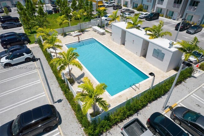 Foto del edificio - 2561 NE 193rd St