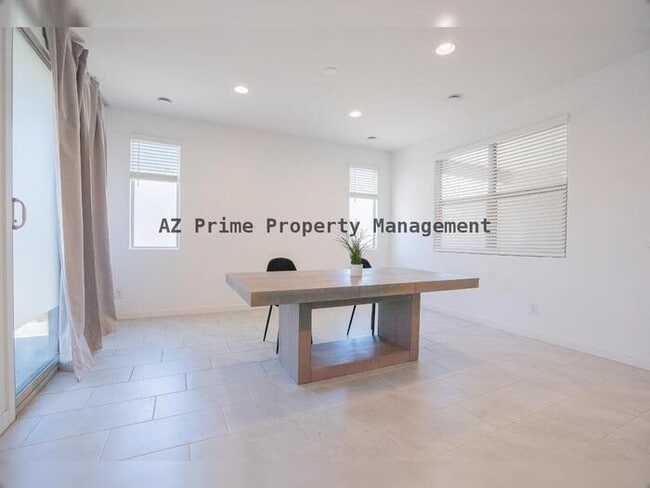 Building Photo - 4607 S 111th Dr
