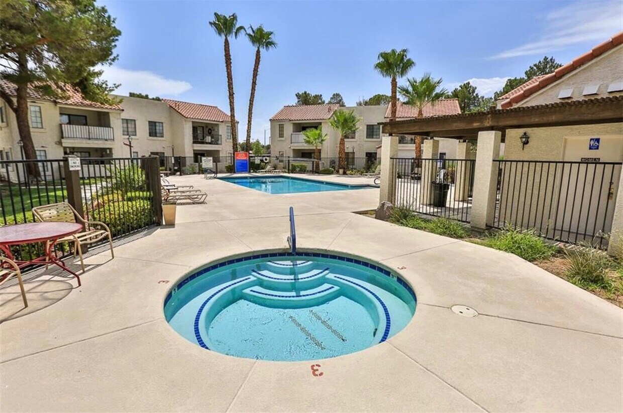 Foto principal - 4747 Nara Vista Way
