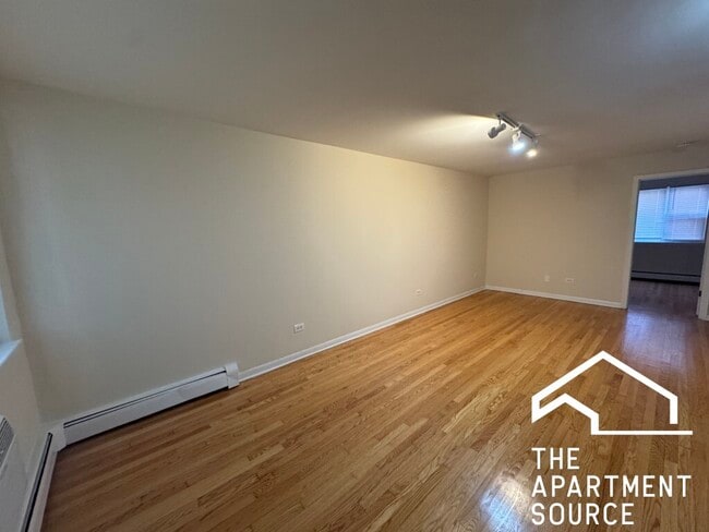 Building Photo - 4056 N California Ave