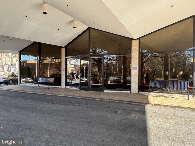 Foto del edificio - 1200 N Nash St