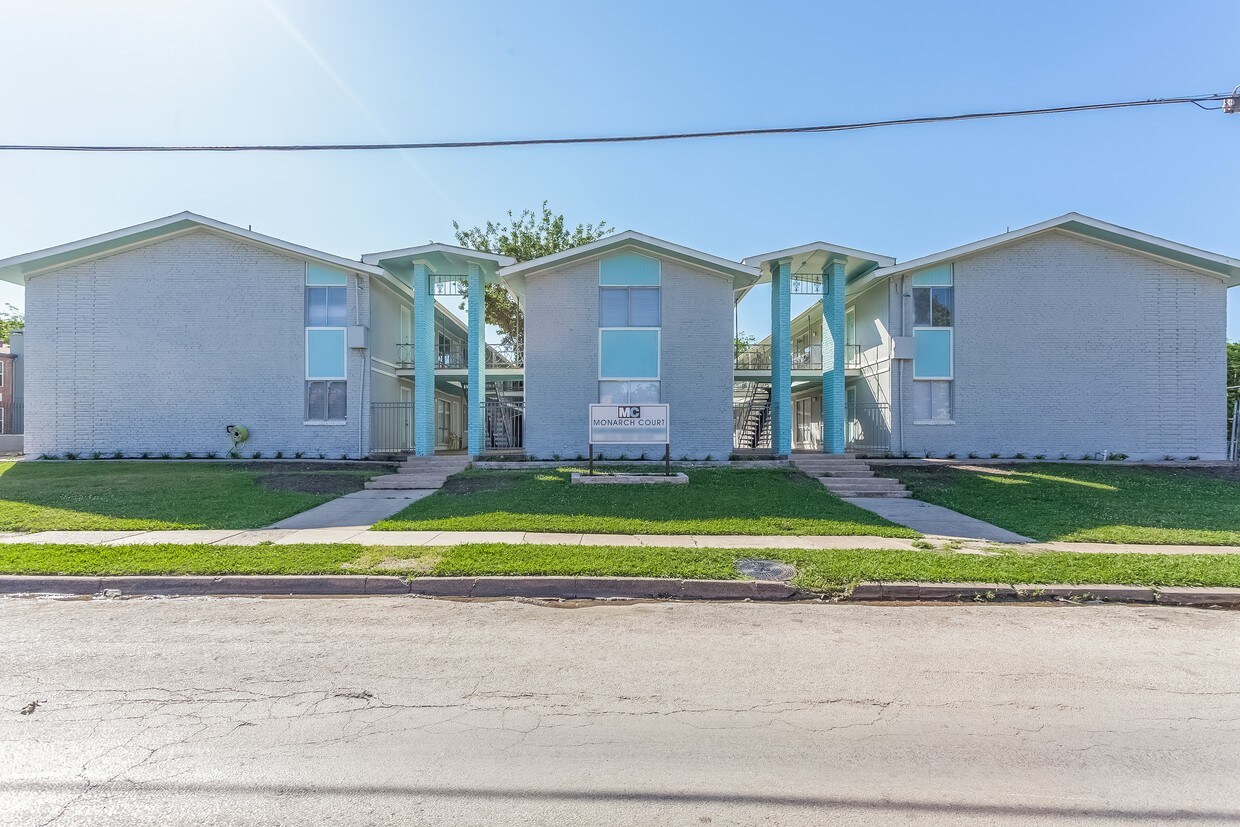 Monarch Court Apartments in Dallas, TX