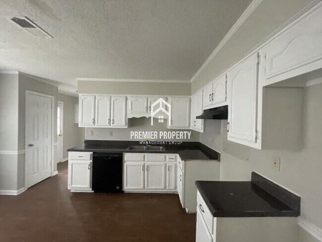 Building Photo - 5929 Pepper Crossing - Available Now!